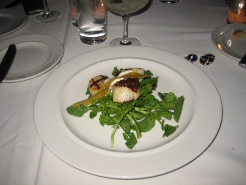 Grilled scallops with sweet chili sauce, crème fraiche and green plantain crisps